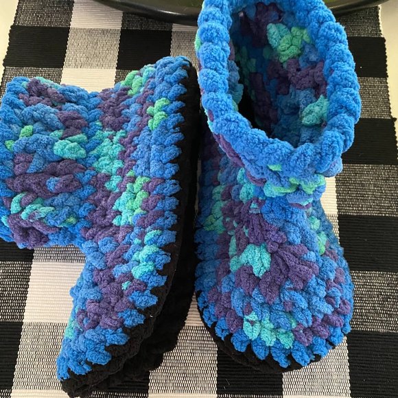 New Super Cozy soft slippers - All in Blue size 7/8 - nonslip bottoms - Picture 3 of 6
